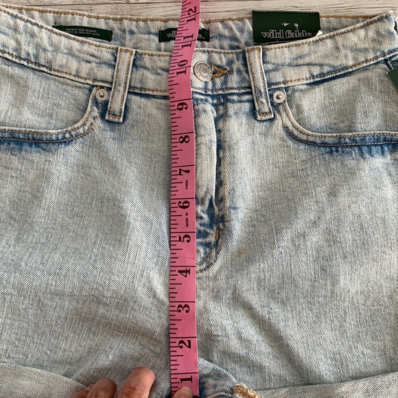 Wild Fable Highest Rise High Rise Light Wash Cuffed Hem Shorts - Picture 8 of 10